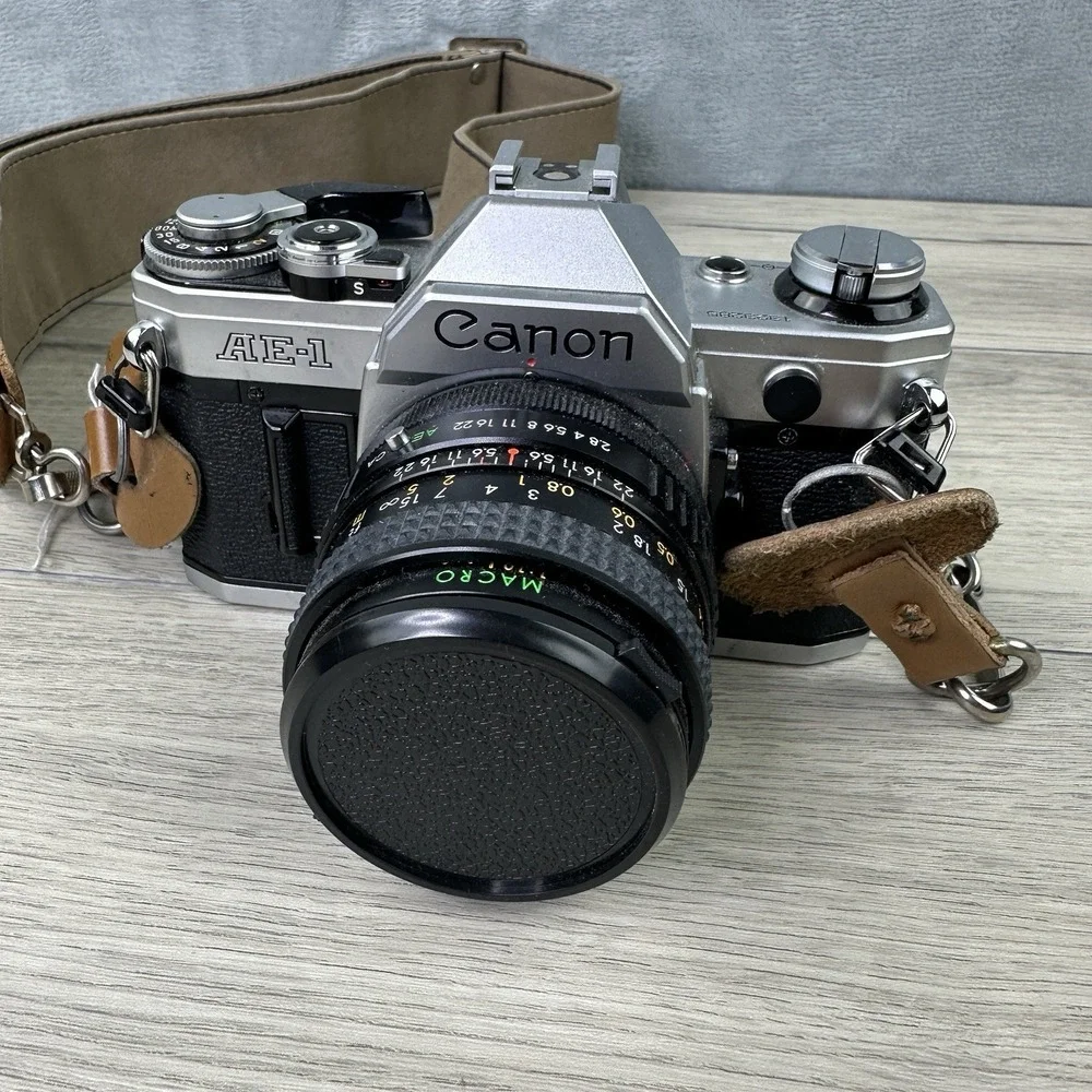 Vintage Canon AE-1 35mm SLR Film Camera w/ 28mm f2.8 Lens Strap Japan